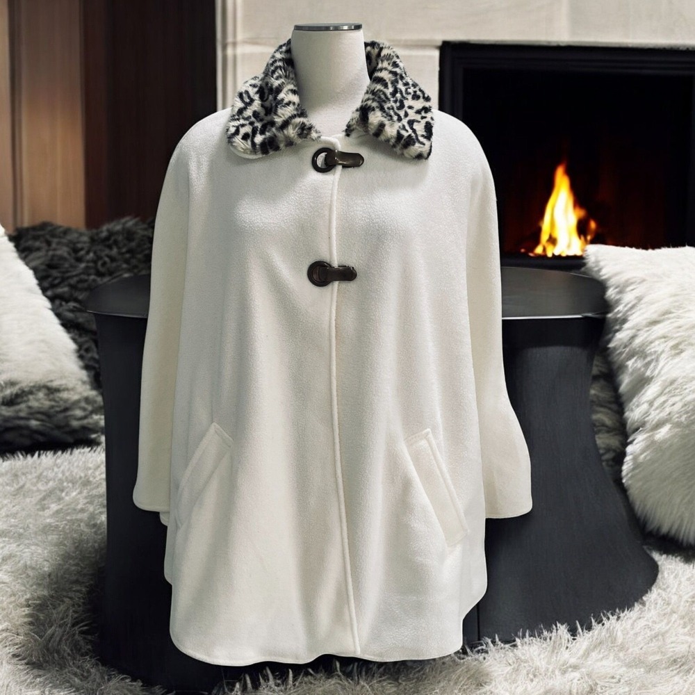 Le Moda White Cape Coat Faux Fur Leopard Collar Toggle Closure Cozy Chic Retro